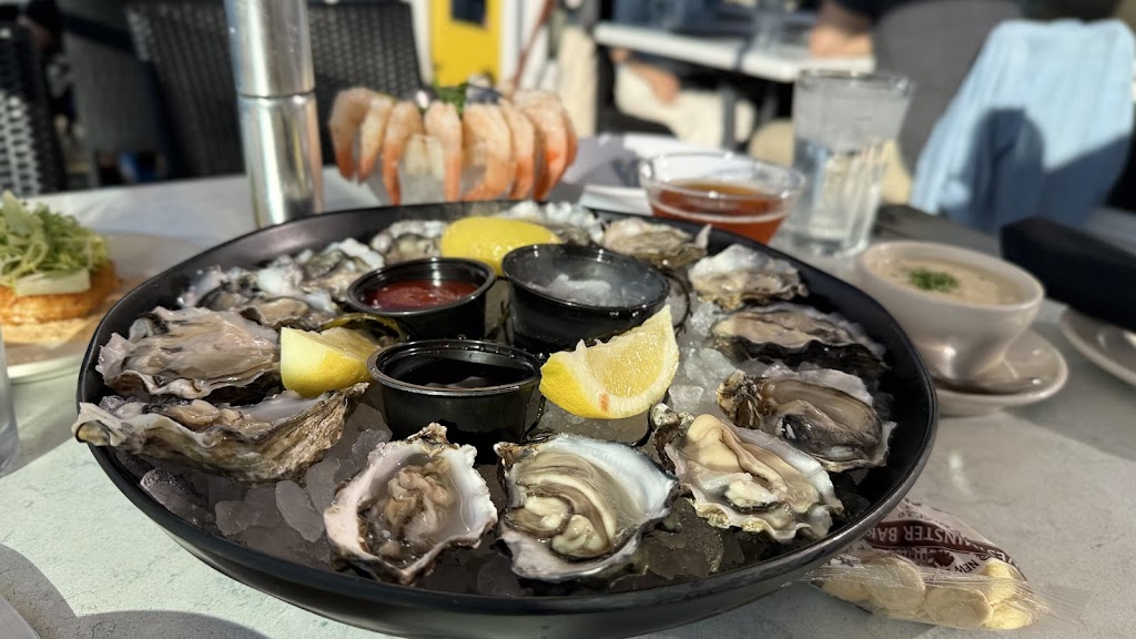 Salty's on Alki Beach