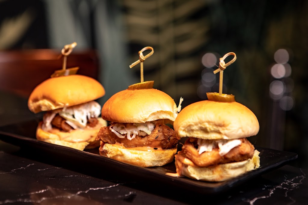 Smoke & Mirrors: Bar & Lounge in Astoria