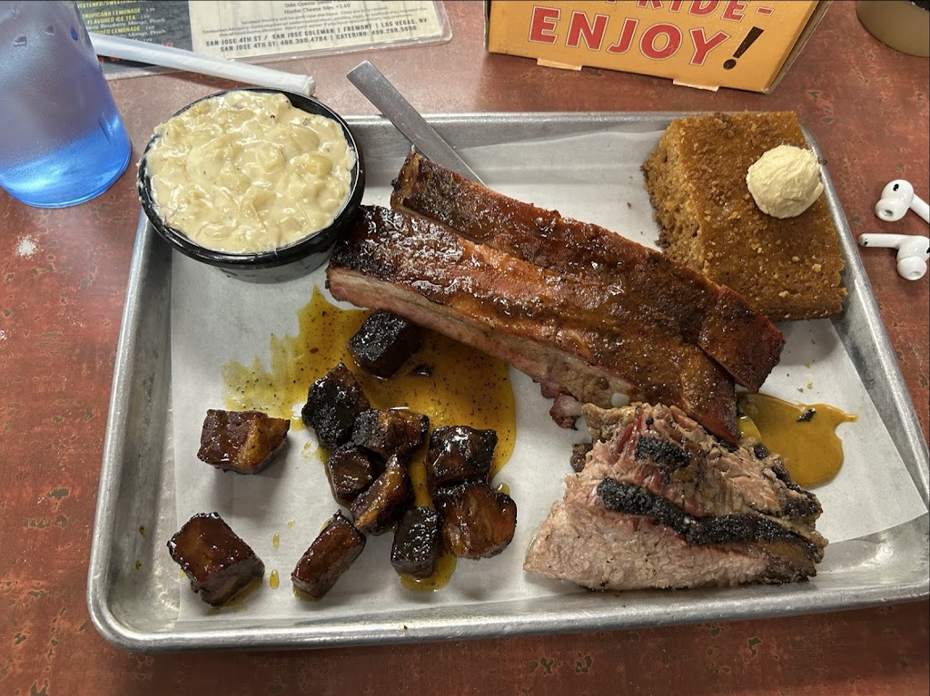 Smoking Pig BBQ