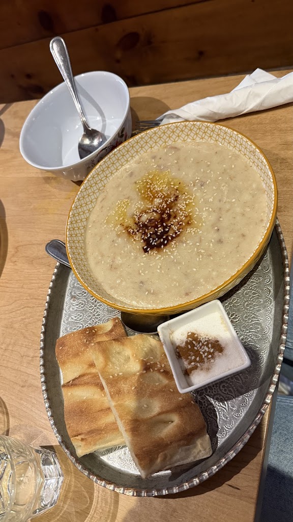 Takht-e Tavoos Restaurant
