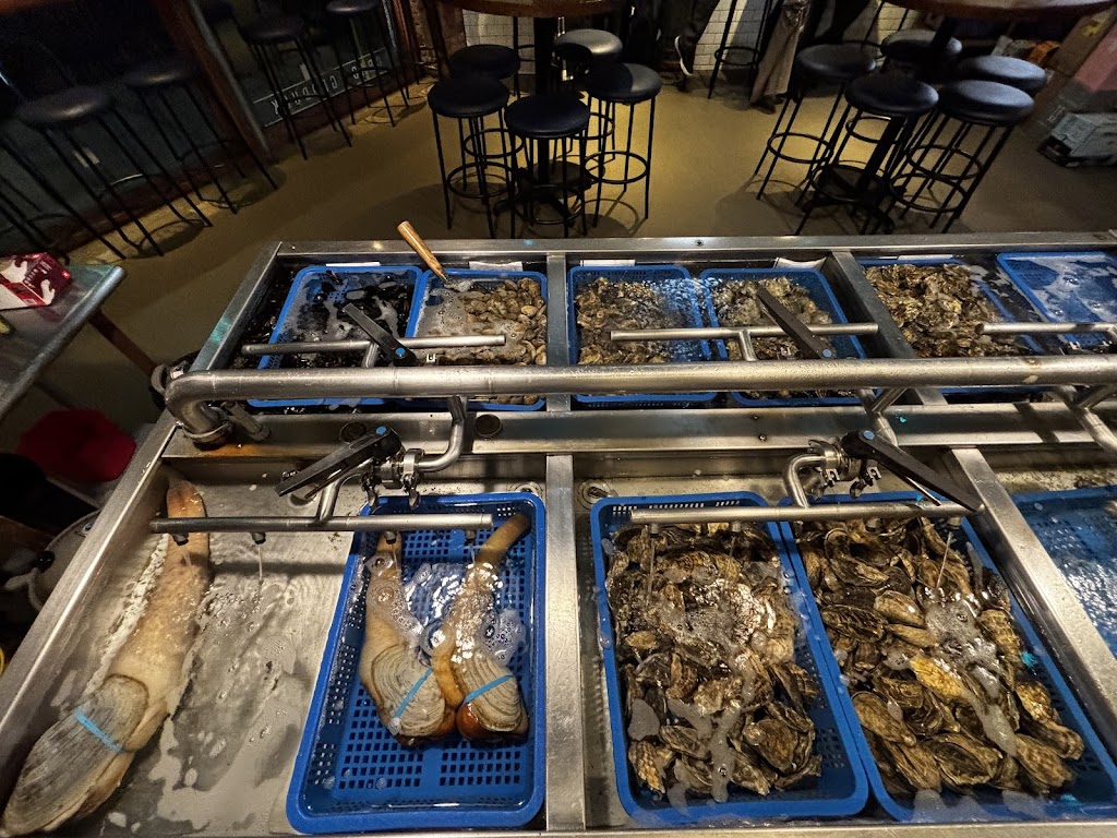 Taylor Shellfish Oyster Bar