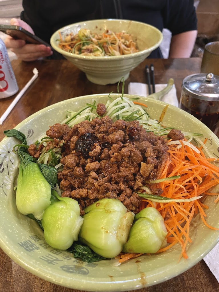 YEE'S HAND PULLED NOODLES老叶兰州牛肉拉面