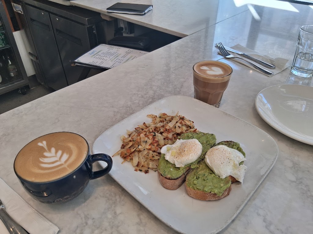 Zevi Cafe & Bistro