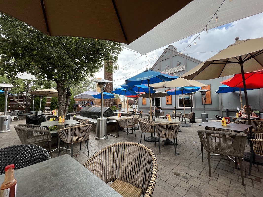 572 Social kitchen & lounge