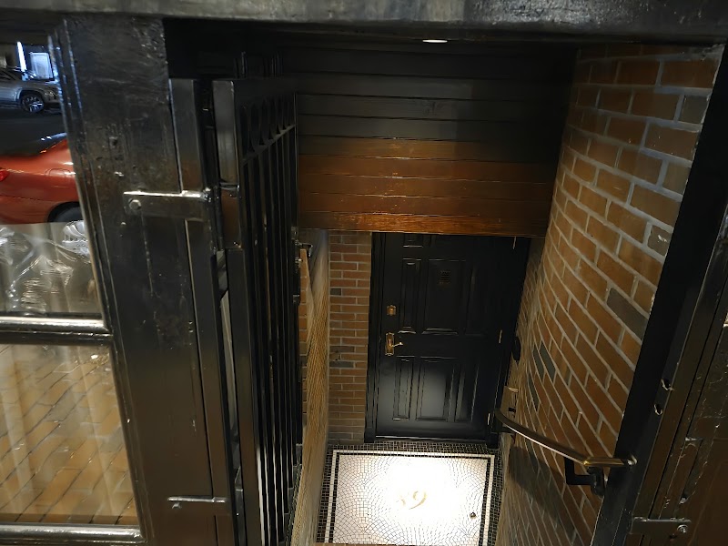89 Charles