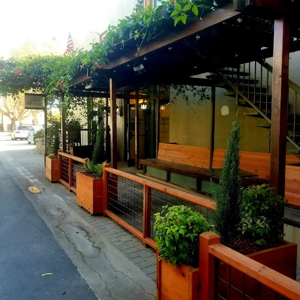 Alley & Vine
