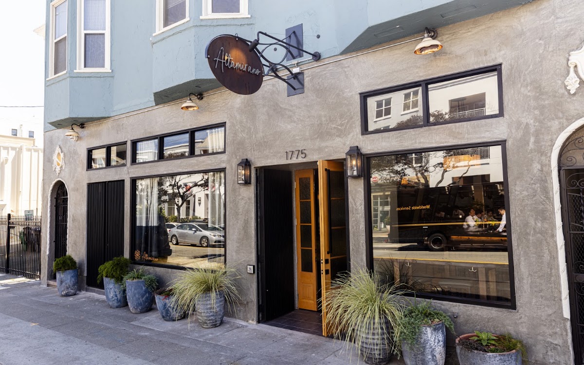 Altamirano Restaurant & Bar
