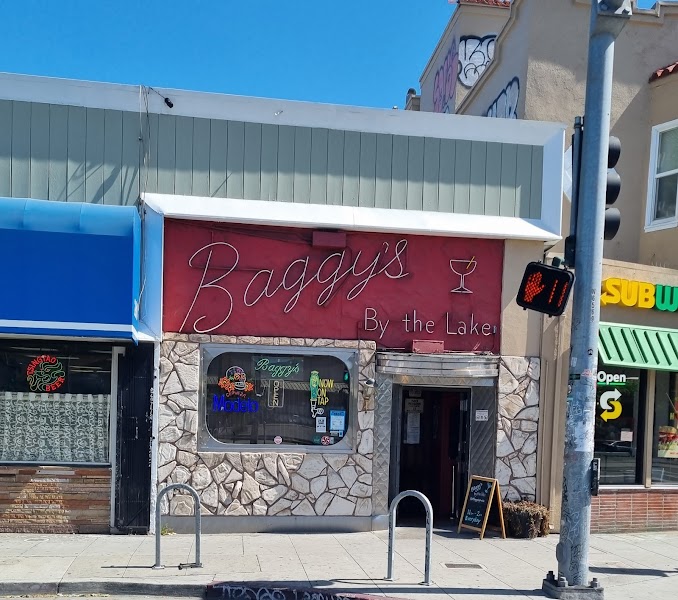 Baggy's By the Lake