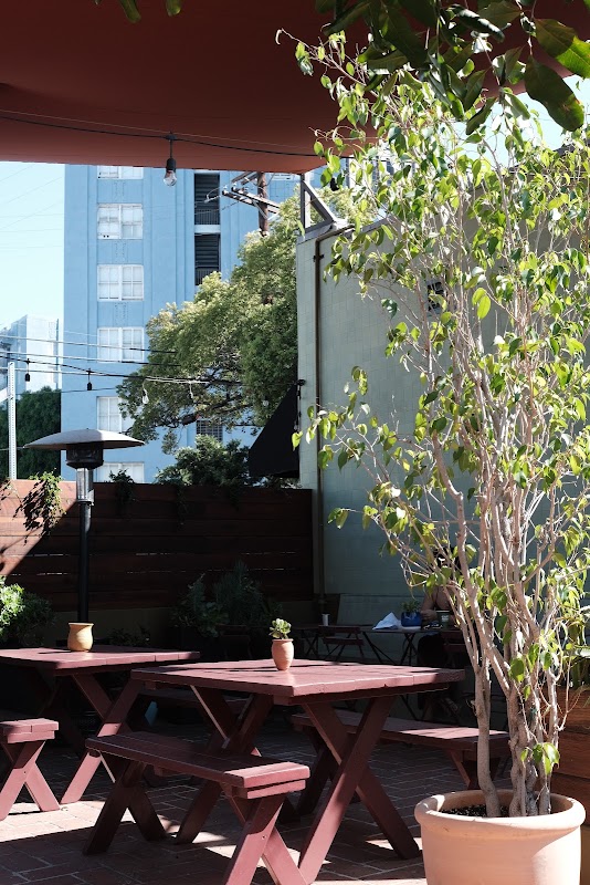 CAFE NIDO: Coffee & Books