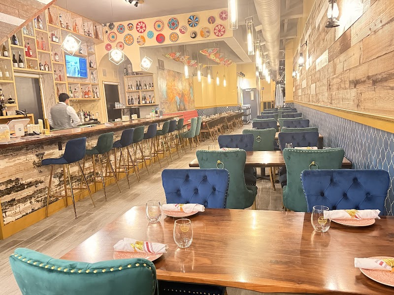 Delhi to Kathmandu, Restaurant & Bar