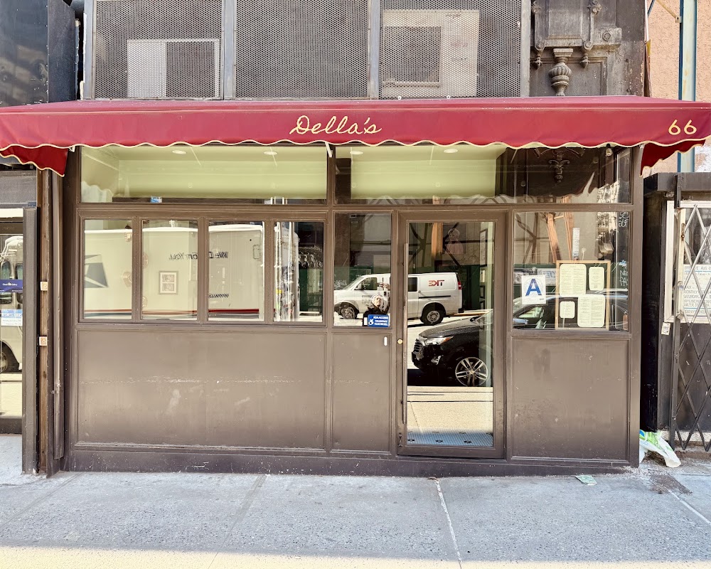Della's