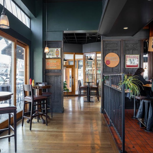 Deluxe Bar & Grill