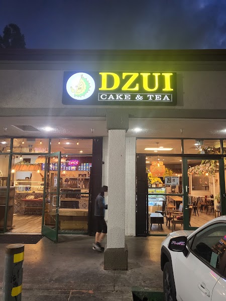 Dzui's Cakes and Desserts