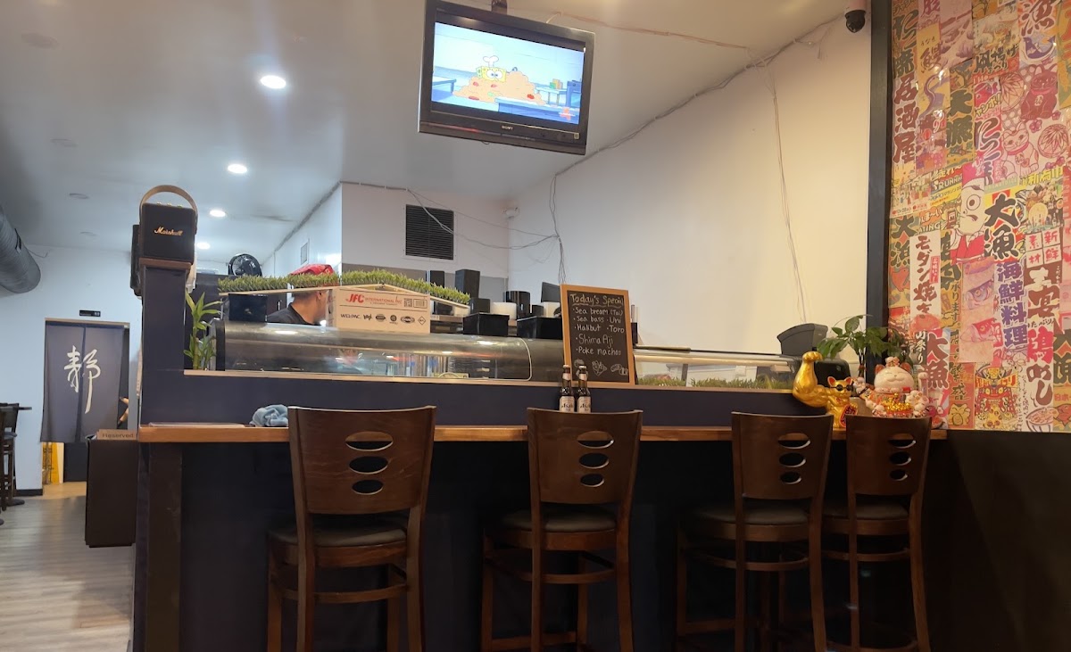 Fish on rice sushi & ramen