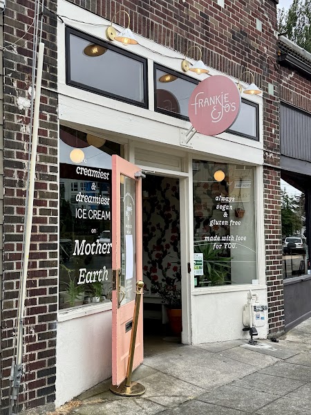 Frankie & Jo's Ballard
