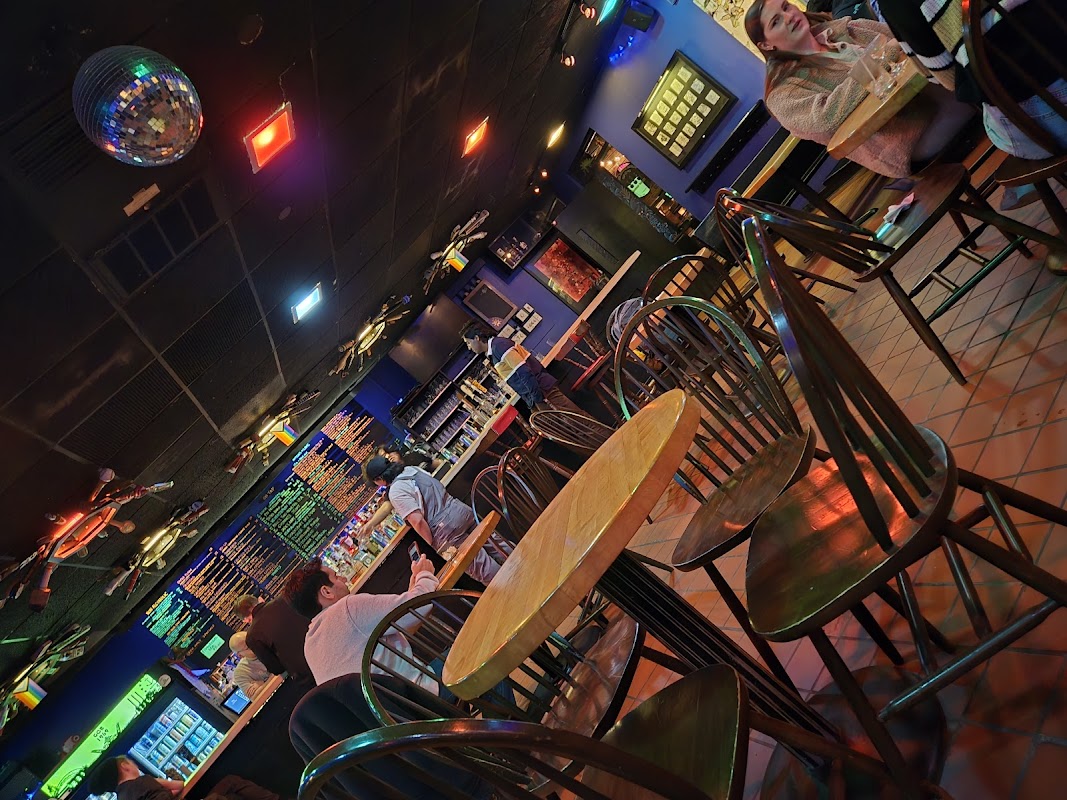 Grad Center Bar