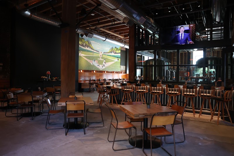 Hatback Bar & Grille