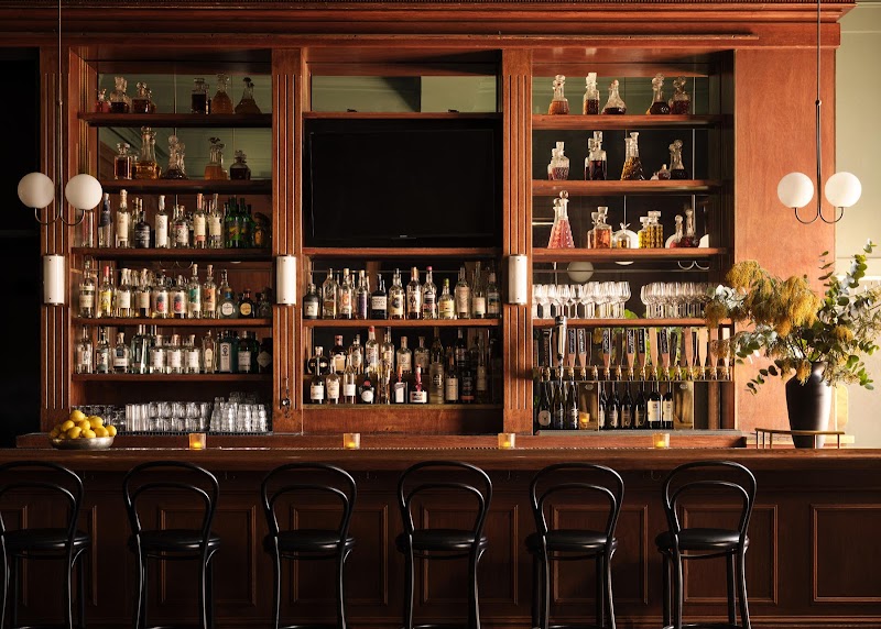 Henry's Bar & Restaurant