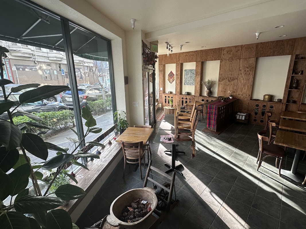 Komaaj Mazze & Wine Bar