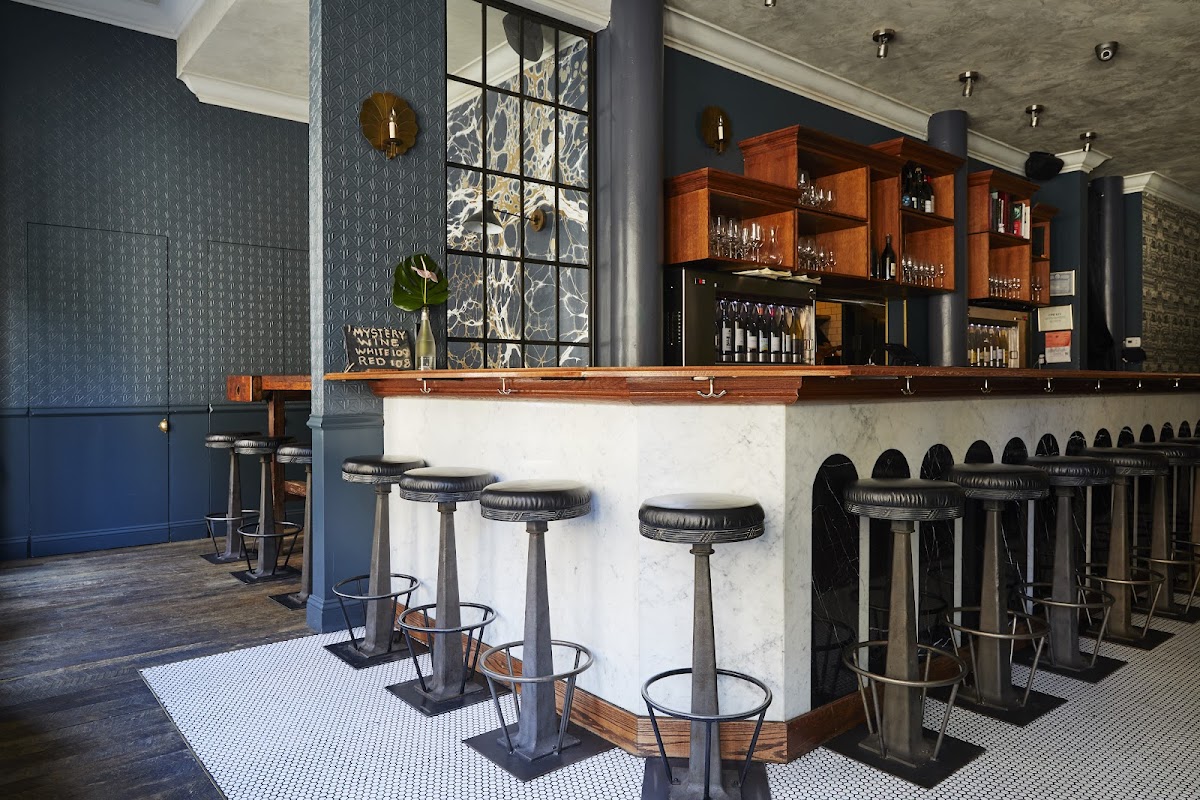 La Compagnie, Centre Street