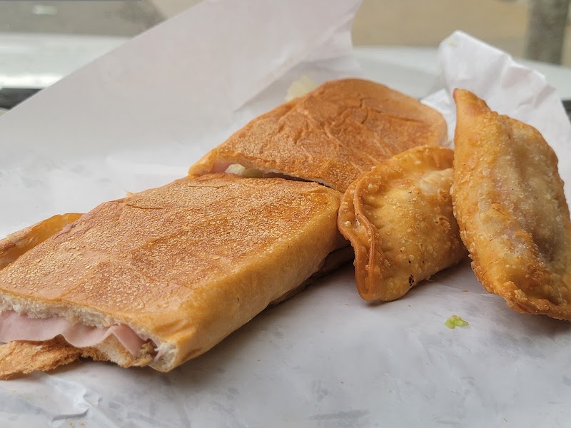 La Familia Deli Market