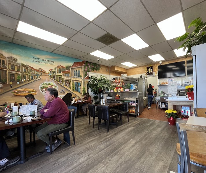 Mom's Pho & Banh Mi