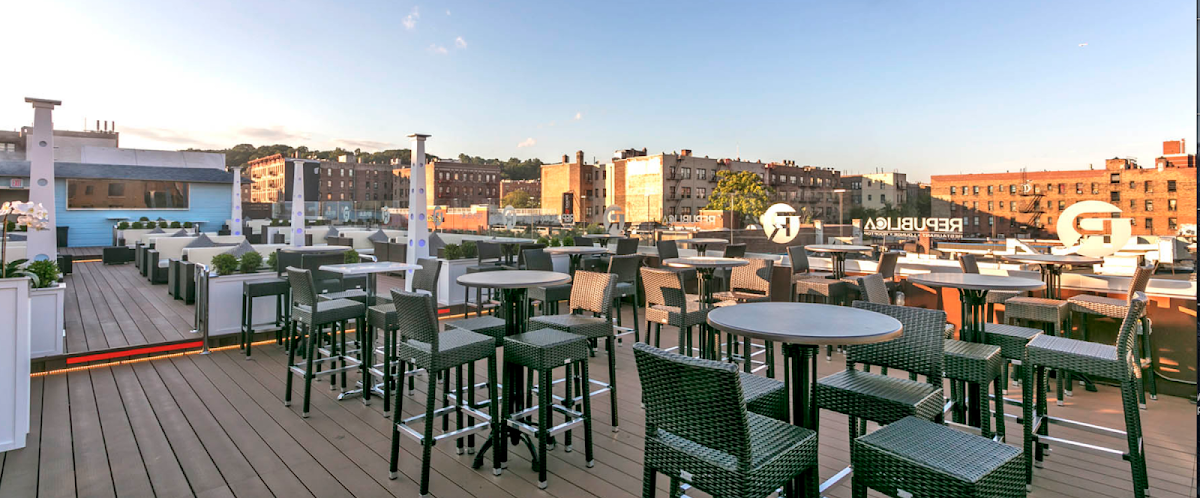 Republica Restaurant Rooftop & Lounge