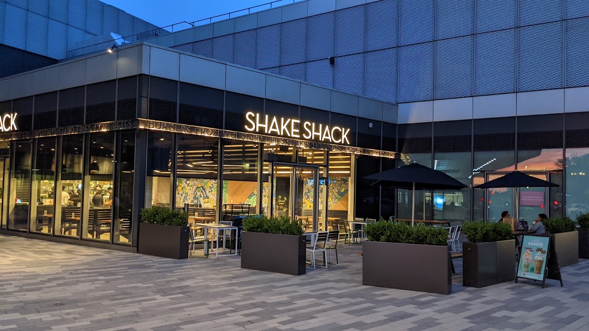 Shake Shack Empire Outlets (Staten Island Ferry)
