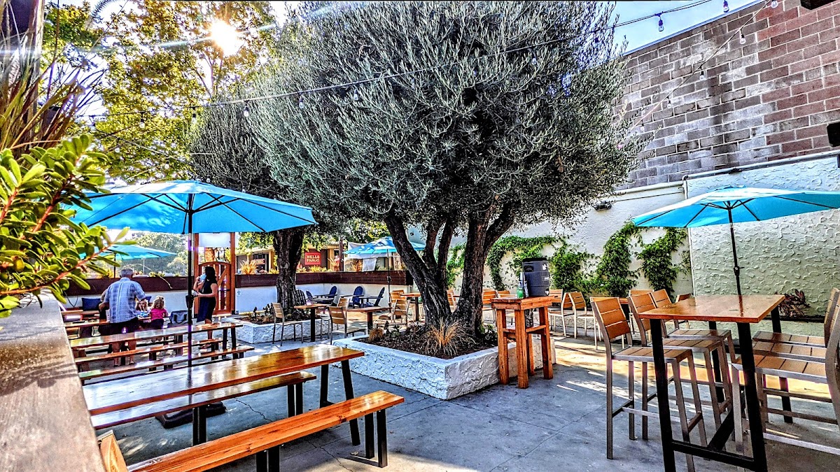 Side Gate Brewery & Beer Garden