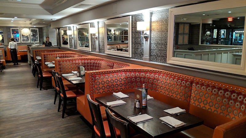 Stephanie's On Newbury