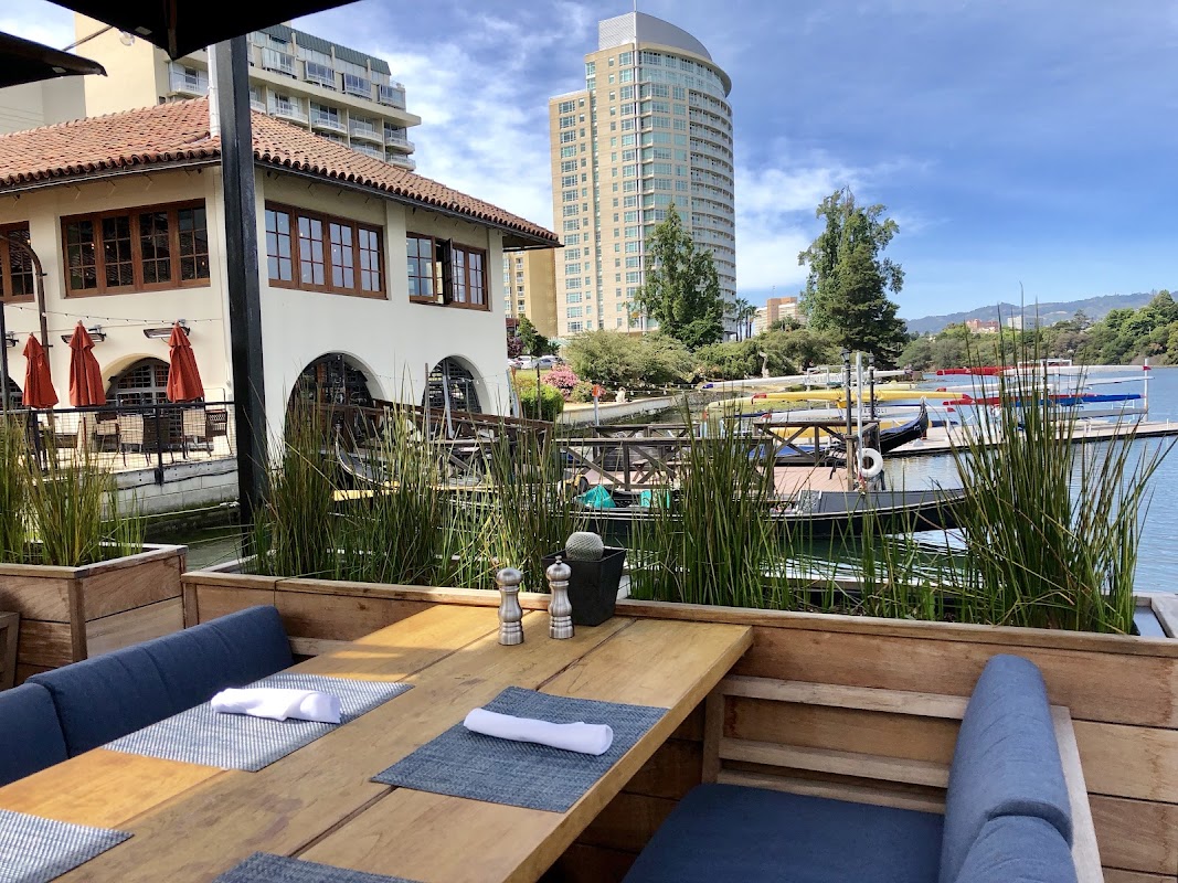 The Lake Chalet Seafood Bar & Grill