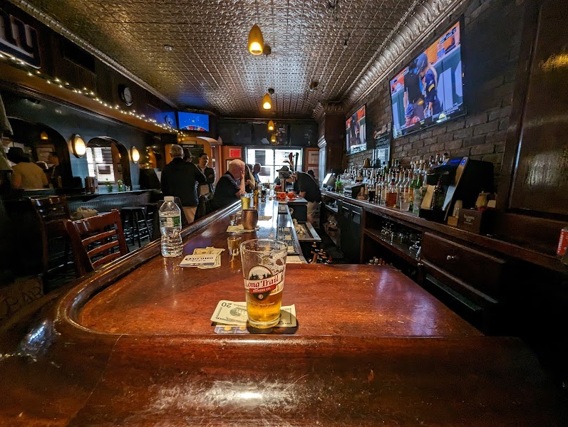 The Rail Bar & Grill