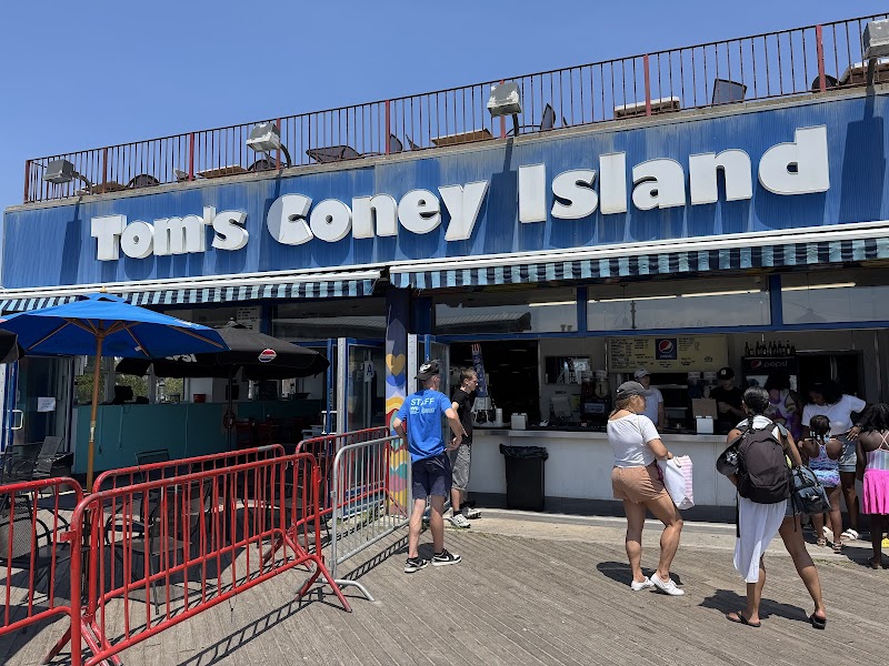 Tom's
