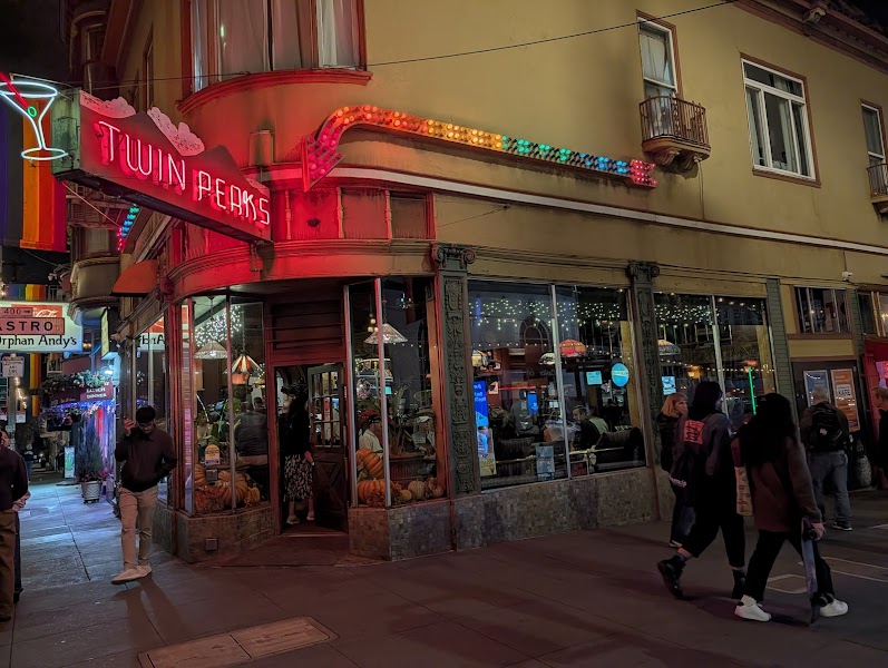 Twin Peaks Tavern