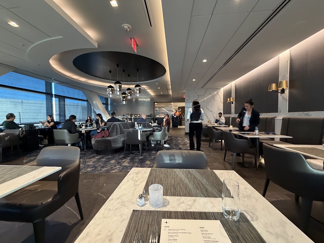 United Polaris Lounge