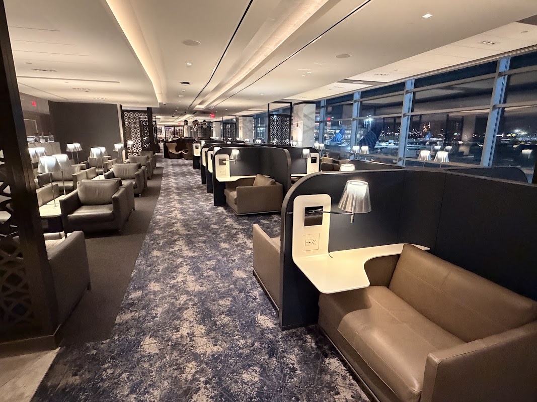 United Polaris Lounge