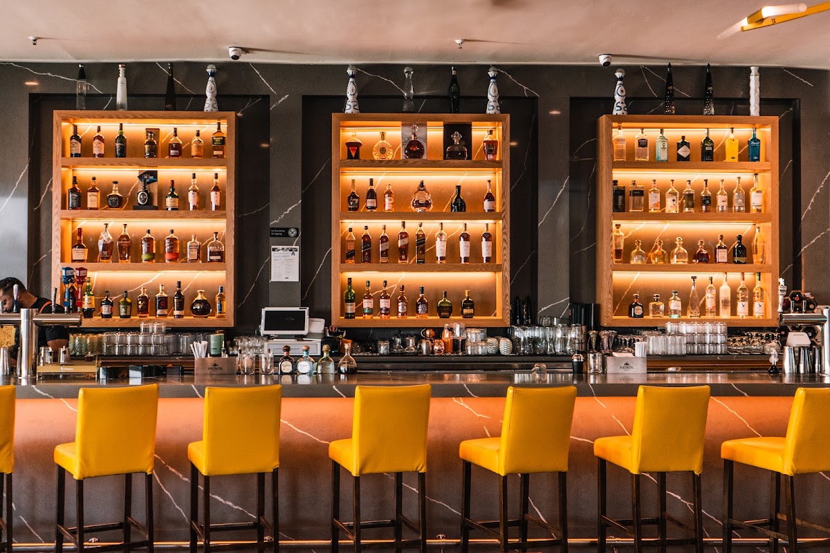 Vistamar Restaurant & Lounge