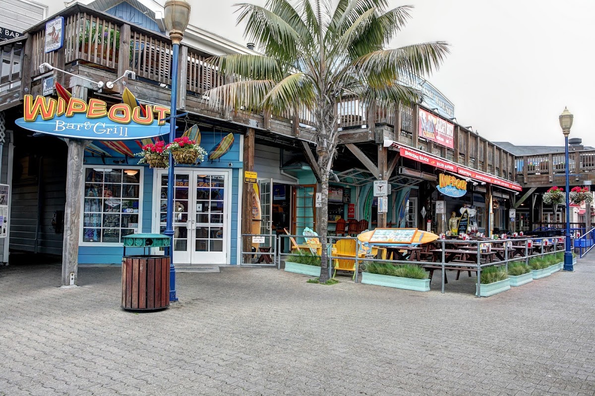 Wipeout Bar & Grill
